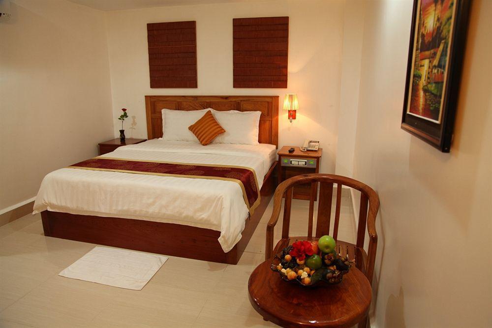 Huang Ting Hotel Phnom Penh Exterior photo
