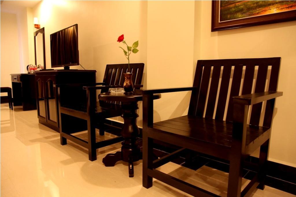 Huang Ting Hotel Phnom Penh Exterior photo