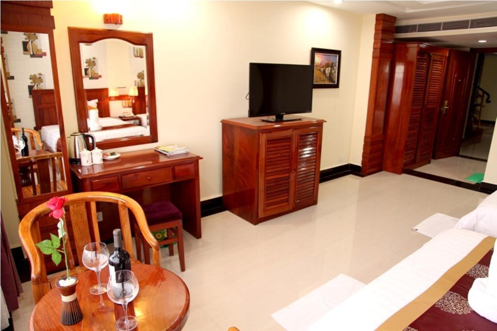 Huang Ting Hotel Phnom Penh Exterior photo
