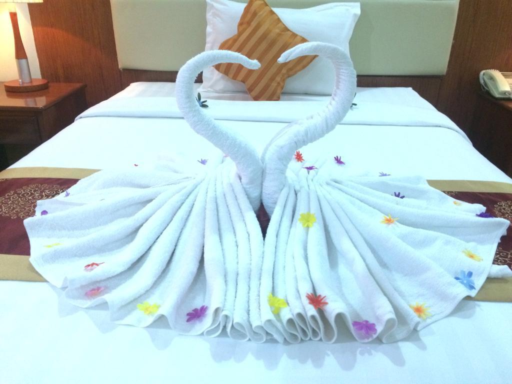 Huang Ting Hotel Phnom Penh Exterior photo